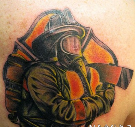 背部潜水员纹身图案