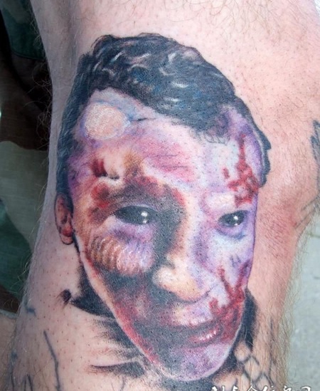脖子上的男性丧尸纹身图案