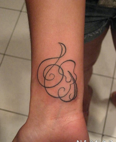 小臂上的花纹纹身图案