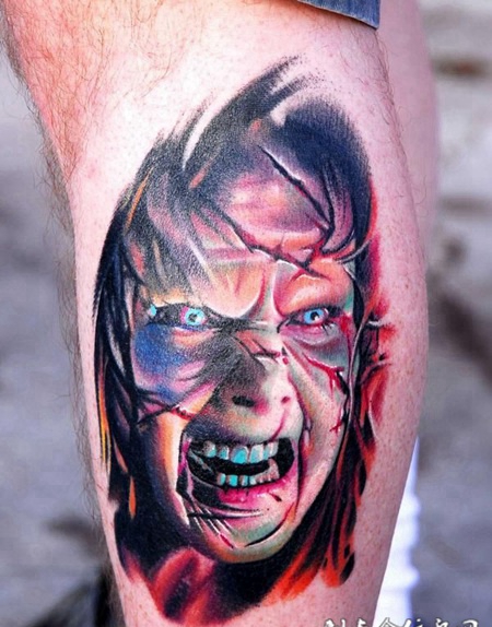 小腿上的蓝眼恶魔纹身图案