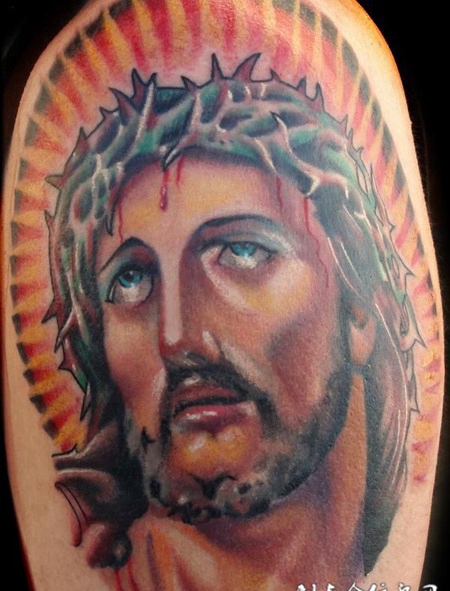 大臂耶稣纹身图案