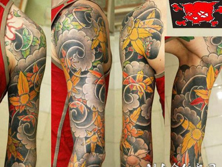 花臂枫叶云纹身图案