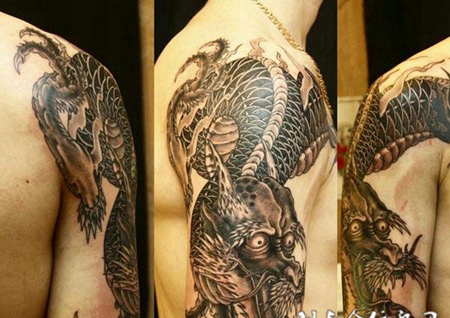 大臂黑龙纹身图案