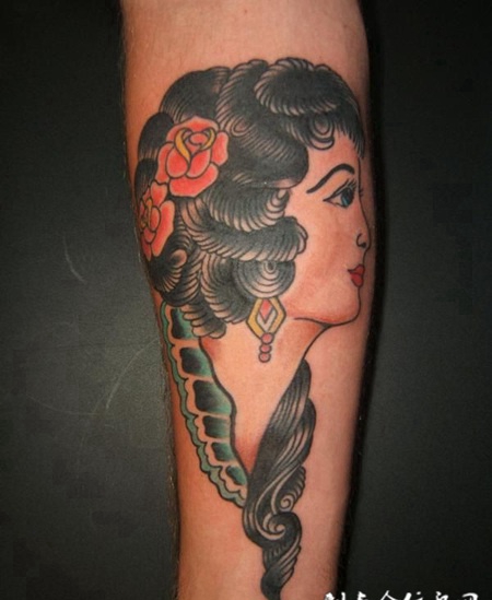 小臂美女侧脸纹身图案