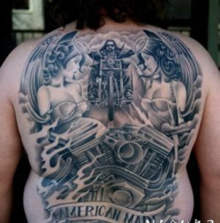 满背机车美女纹身图案