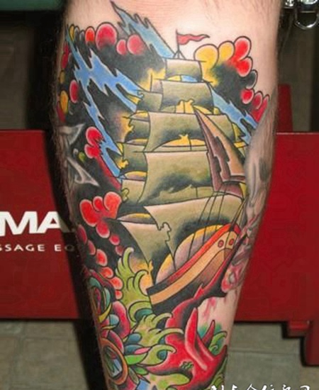 小腿上的玫瑰帆船纹身图案