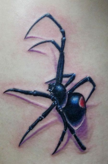 胸部黑色个性蜘蛛纹身图案