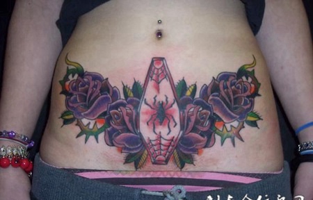 小腹蜘蛛玫瑰纹身图案