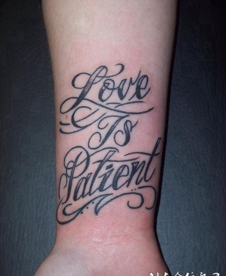 小臂花体字英文纹身图案