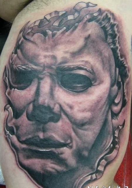 大臂上的恶魔纹身图案