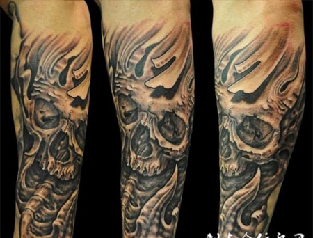 小臂上的骷髅骨骼纹身图案