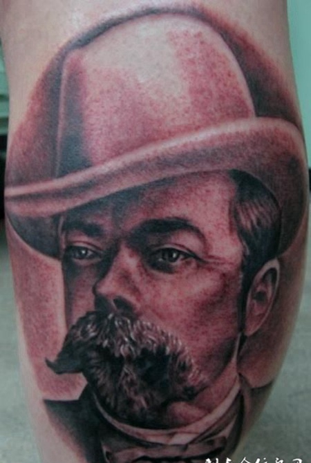 小腿上带着帽子的绅士纹身图案