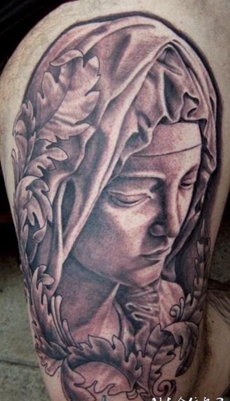 大腿上静坐的修女纹身图案