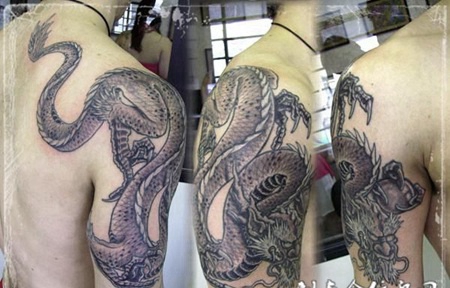 肩膀上的龙纹身图案