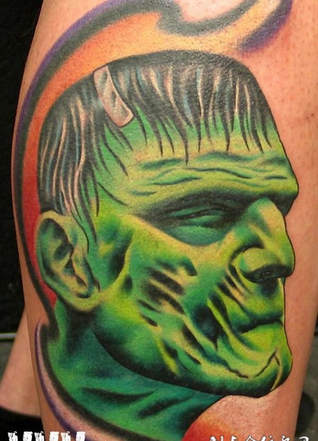 小腿上的绿巨人纹身图案