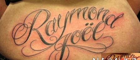 后腰上的花体字英文纹身图案