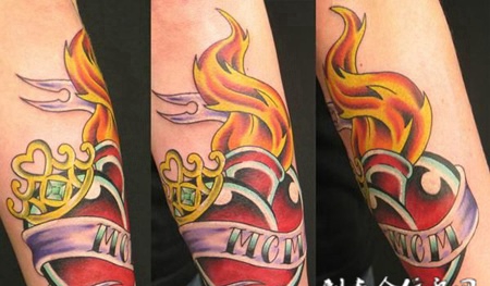 小臂上的火焰心纹身图案
