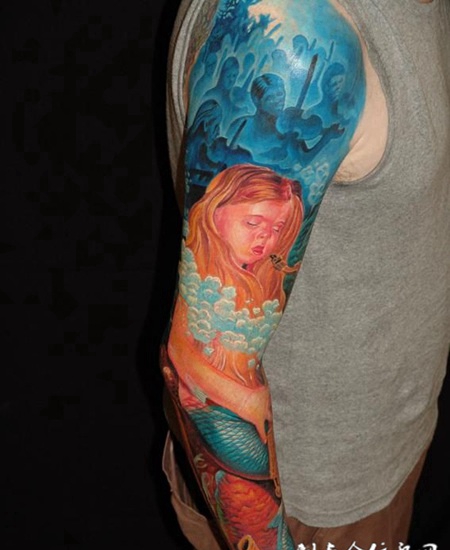 花臂上的美人鱼纹身图案