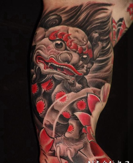 胳膊上的唐狮子纹身图案