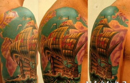 大臂上的海上轮船纹身图案