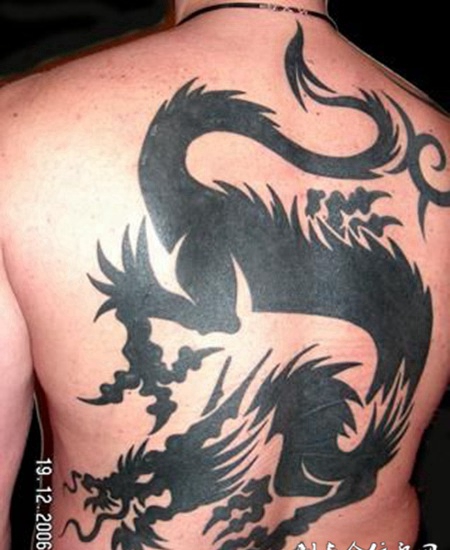 满背龙图腾纹身图案