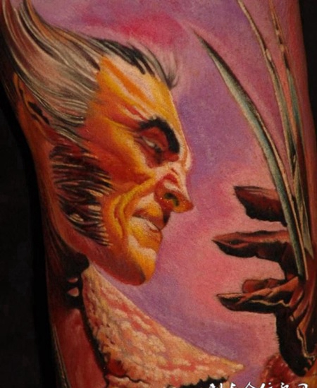 大臂上的白发恶魔纹身图案