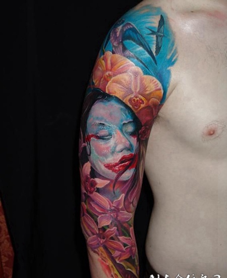 大臂上的艺妓纹身图案