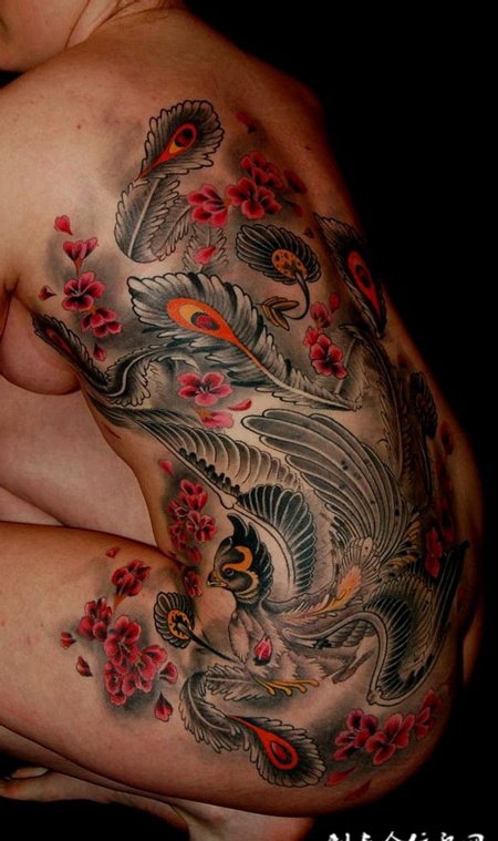后背上的凤凰纹身图案