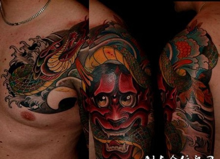 半胛般若咬大蛇纹身图案