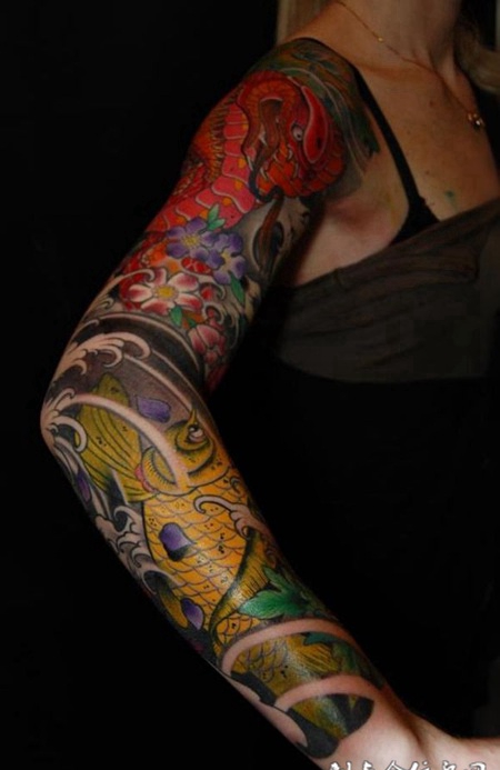 花臂鲤鱼蛇纹身图案