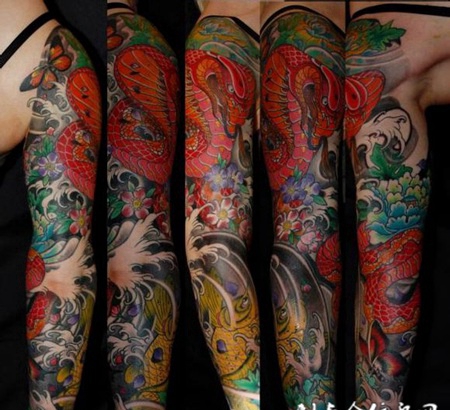 花臂鲤鱼牡丹蛇纹身图案