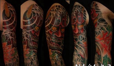 大臂上的般若牡丹纹身图案