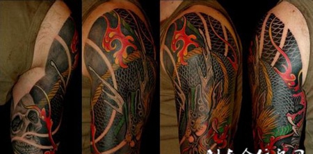 大臂上的火焰龙纹身图案