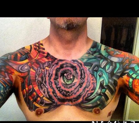 胸前的眼睛机械纹身图案