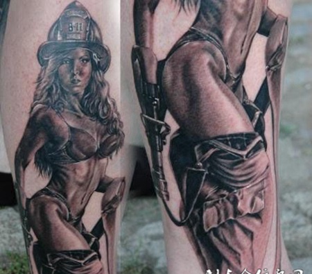 小腿上的牛仔服美女纹身图案