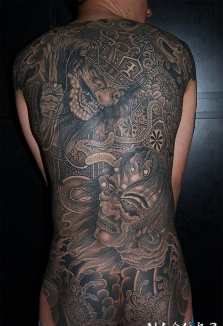 满背钟馗擒鬼纹身图案