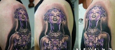 大臂上的美女恶魔纹身图案