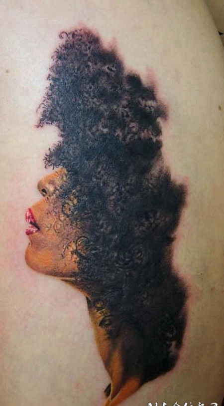 被头发遮盖的头颅纹身图案