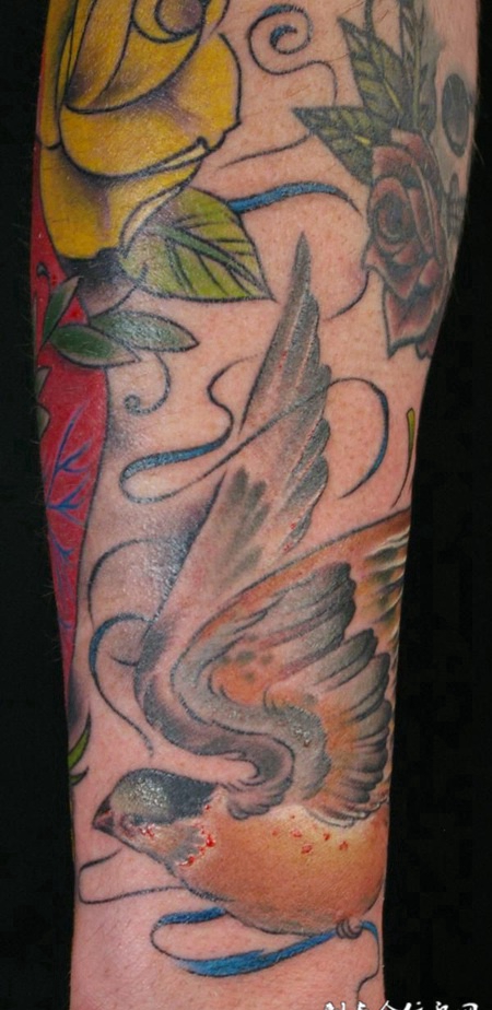 小腿上的鸟雀纹身图案