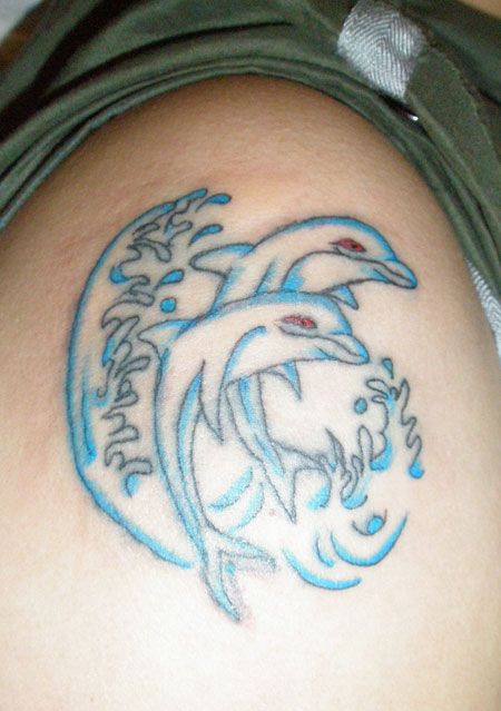 大臂海豚纹身图案