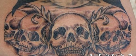 后腰上的骷髅纹身图案