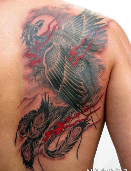 后背上的火焰凤凰纹身图案