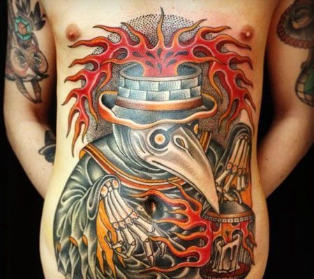 腹部乌鸦纹身图案