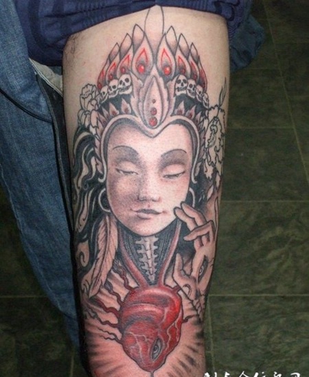 小臂上的佛像心纹身图案