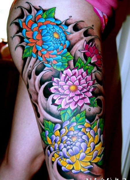 大腿上的菊花纹身图案