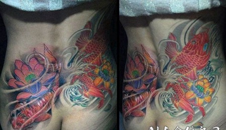 后腰上的鲤鱼莲花纹身图案