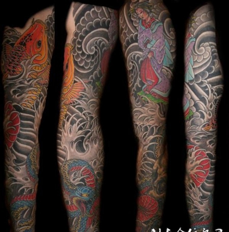 包臂鲤鱼蛇纹身图案