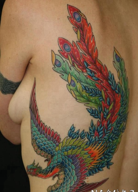 后背上的凤凰的纹身图案