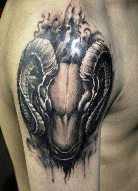大臂帅气羊头纹身图案