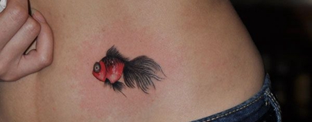 侧腰小金鱼纹身图案